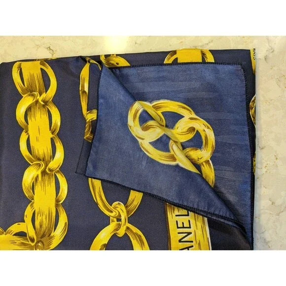 Vintage 90s scarf Navy with Gold Chain design 34-inch square - Picture 4 of 9